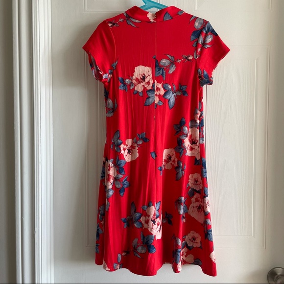 Floral Red Dress with Criss-cross Front V-neck - Picture 3 of 9